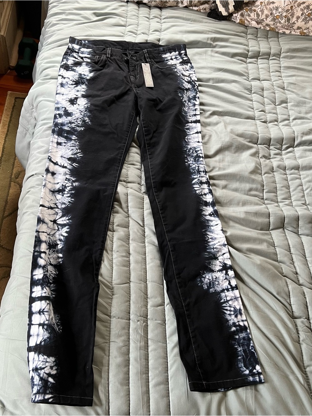 VTG LONDONJEAN Black Skinny Jeans with White Tie-Dye Side Panels
